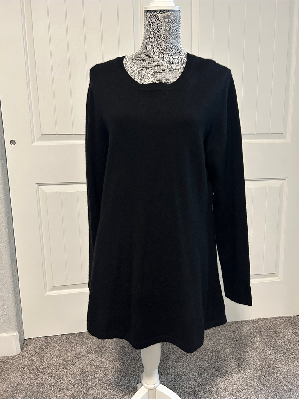 Isaac Mizrahi Black Long Sleeve Sweater L